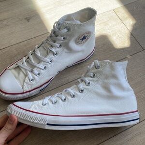 MEN'S CHUCK TAYLOR ALL STAR CLASSIC HI TOP SNEAKERS IN WHITE